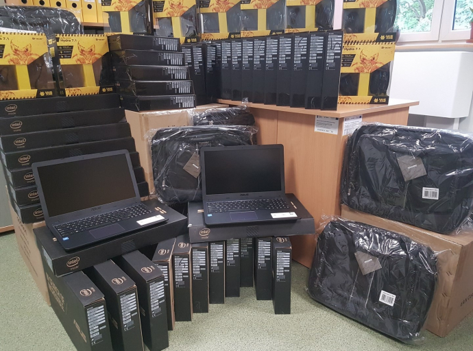 Radziechowy-Wieprz: Kolejne laptopy dla uczniów