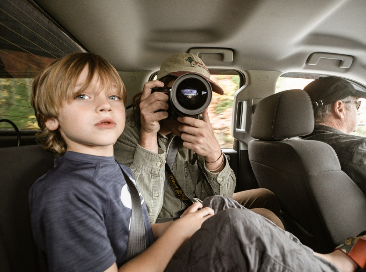 Jak zapewnić dziecku bezpieczeństwo podczas podróży samochodem?