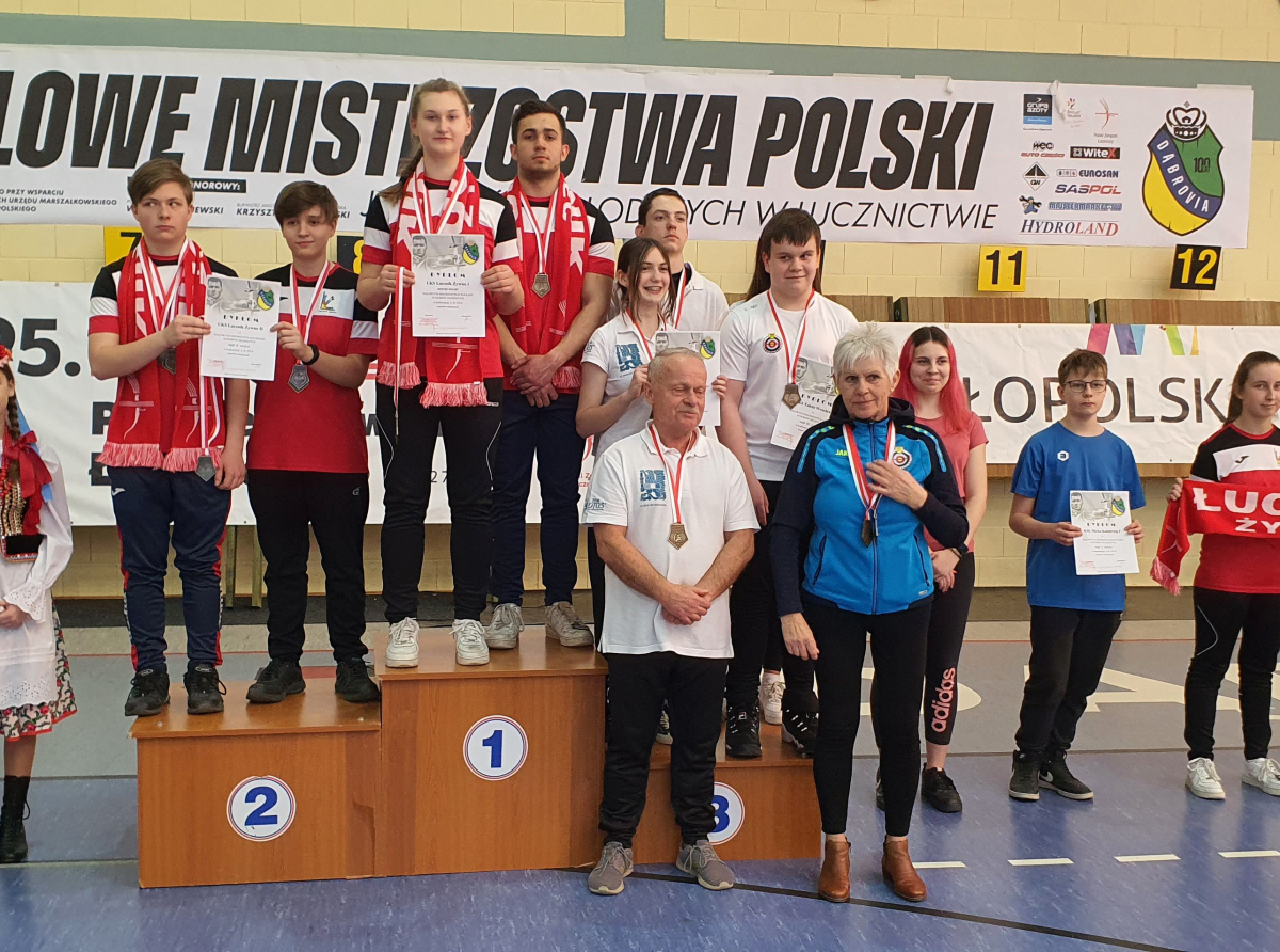 3 złote medale Karoliny Kliś i złote medale Jakuba Bąka w Halowych Mistrzostwach Polski Juniorów Młodszych w Łucznictwie