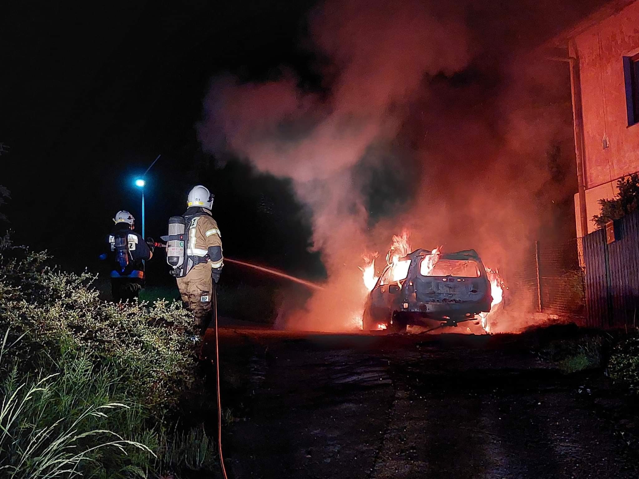Czernichów: Nocny pożar samochodu